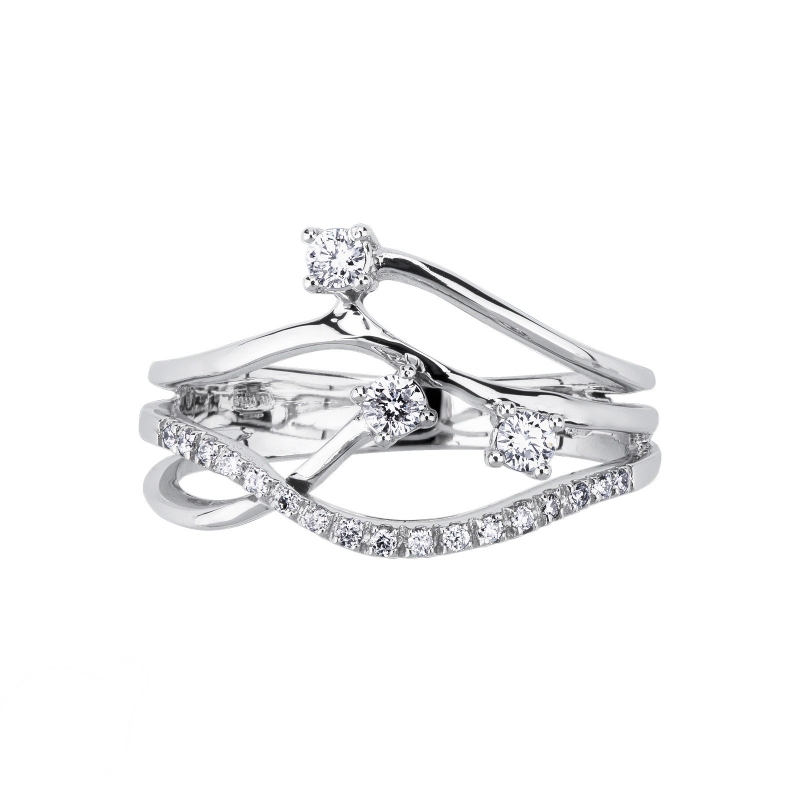 White gold 18k woman ring with diamonds 