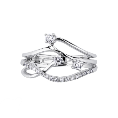 White gold 18k woman ring with diamonds 