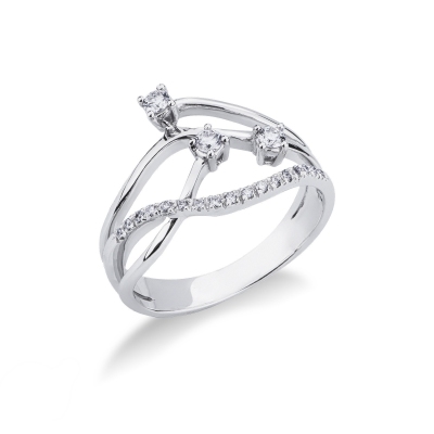 White gold 18k woman ring with diamonds 