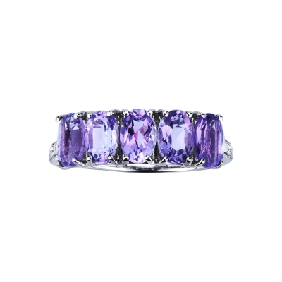 Anello in oro bianco 18k con 5 ametiste ovali e diamanti sul gambo