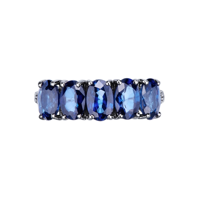 White gold 18k ring with diamonds and five blue sapphire