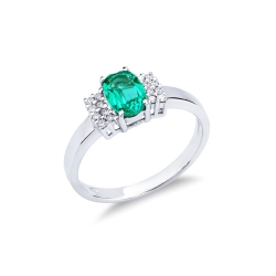 White gold 18k ring with diamonds and emerald