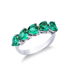White gold 18k ring with emeralds heart cut 