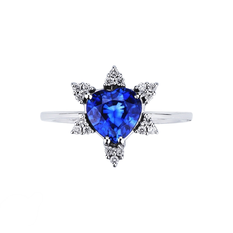 White gold 18k ring with blue sapphire heart cut and six diamonds' petals