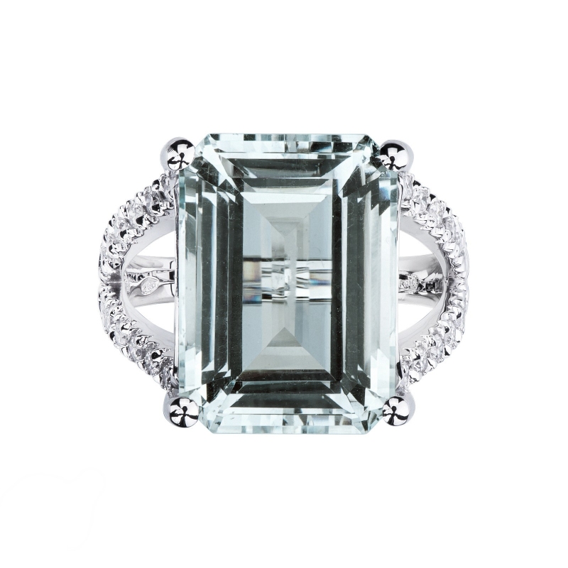 18k white gold ring with aquamarine and diamonds 