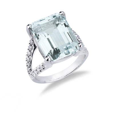 18k white gold ring with aquamarine and diamonds 