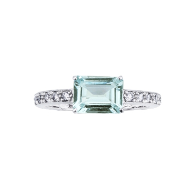 Anello acquamarina rettangolare con diamanti