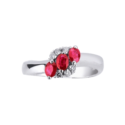 White gold 18k trilogy ring with rubies and diamonds