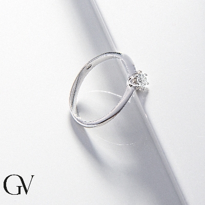 Solitario griffe a 6 punte in oro bianco 18k con Diamante ct. 0,20