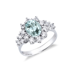 Anello acquamarina ovale in oro e diamanti a contorno