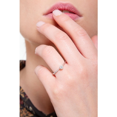 Solitario griffe a 6 punte in oro bianco 18k con Diamante ct. 0,25