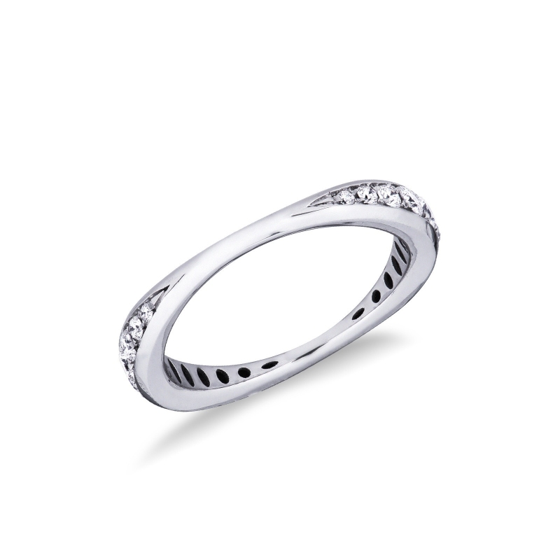 18k white gold ring with diamonds 