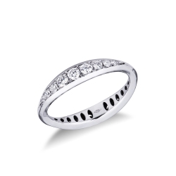 18k white gold ring with diamonds 