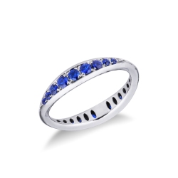 White gold 18k ring with blue sapphires 