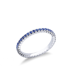 Anello eternity zaffiri blu in oro bianco 18k