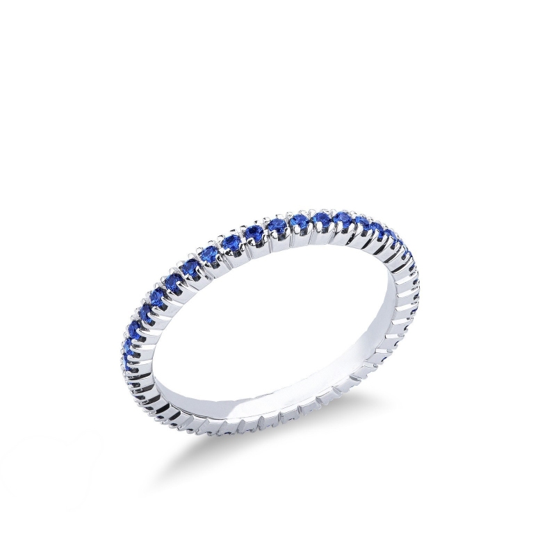Anello eternity zaffiri blu in oro bianco 18k