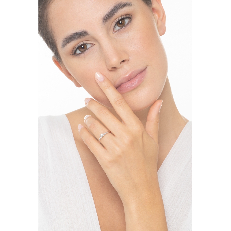 Solitario a castone in oro bianco 18k con Diamante ct. 0,15