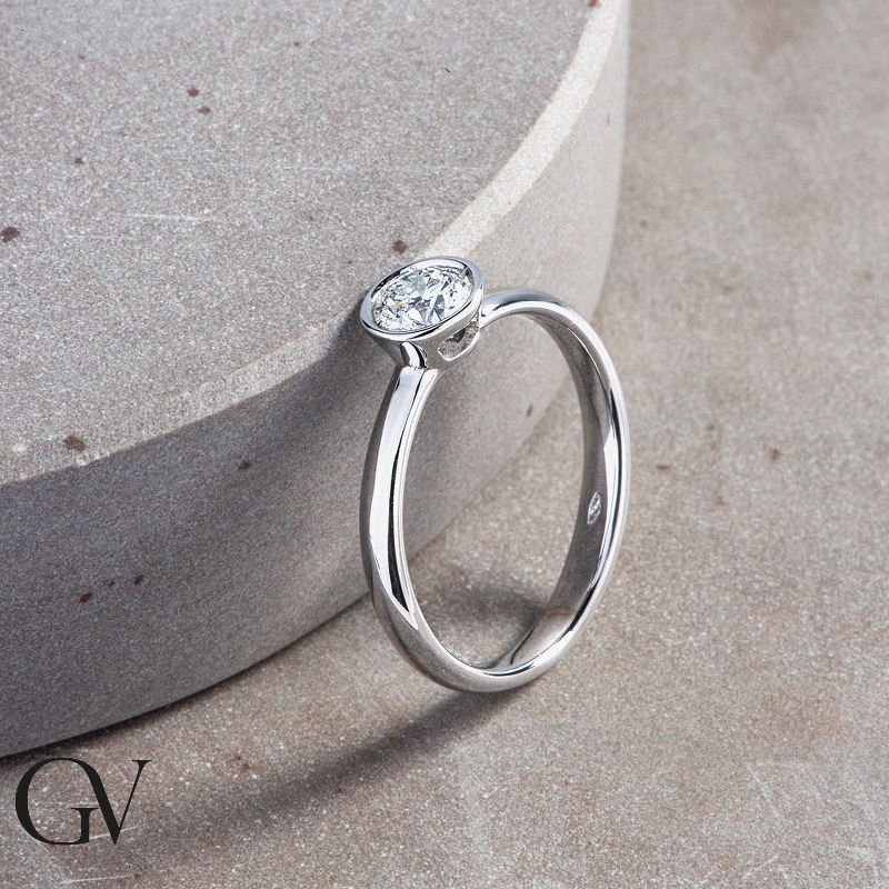 Solitario a castone in oro bianco 18k con Diamante ct. 0,50