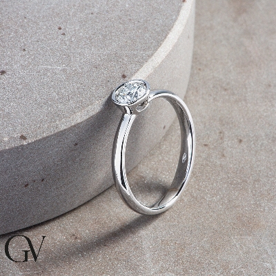 Solitario a castone in oro bianco 18k con Diamante ct. 0,50