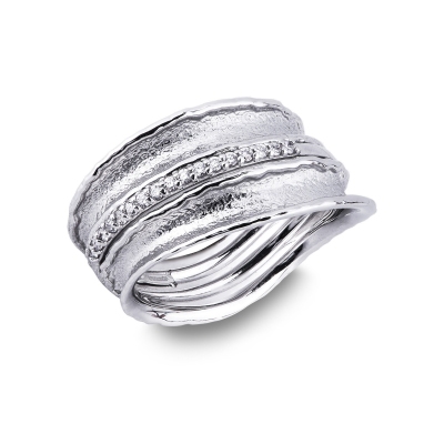 Woman white gold 18k band ring with diamonds 
