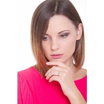 Solitario griffe a 4 punte in oro bianco 18k con Diamante taglio brillante ct. 0,15.