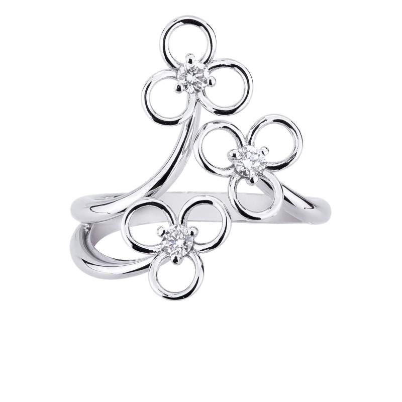 White gold 18k ring with three flowers and diamonds 