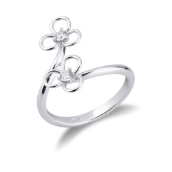 White gold 18k ring with two flowers and diamonds 