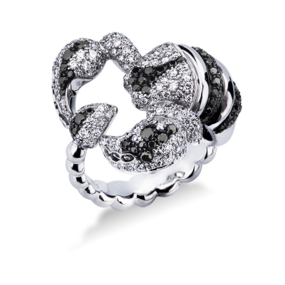 White gold 18k scorpion ring with white and black diamonds 