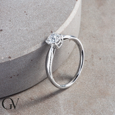 Solitario a 4 punte in oro bianco 18k con Diamante 0,70 ct