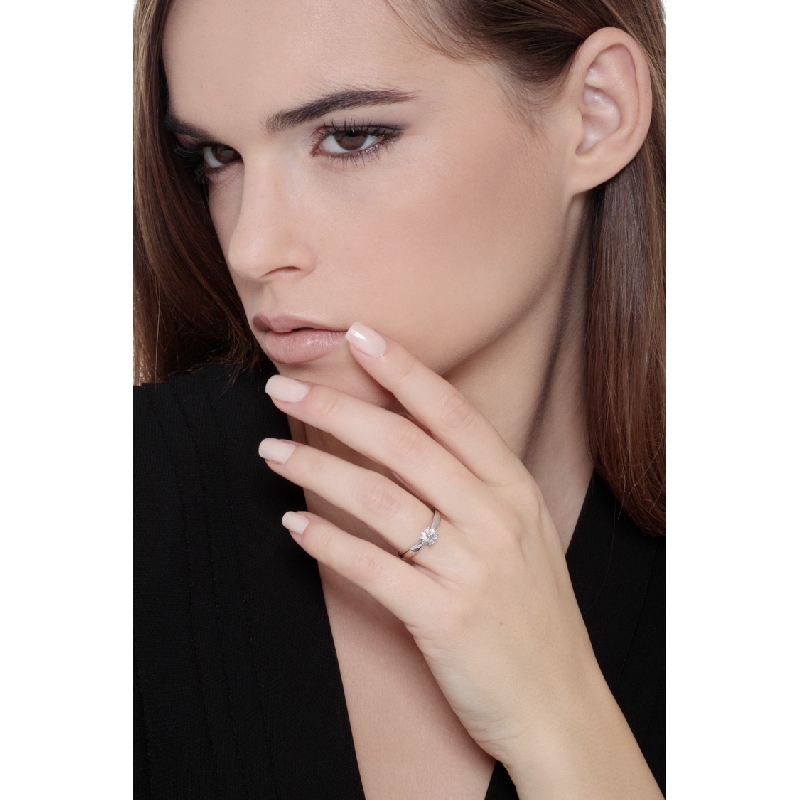 Solitario a 4 punte in oro bianco 18k con Diamante 0,70 ct