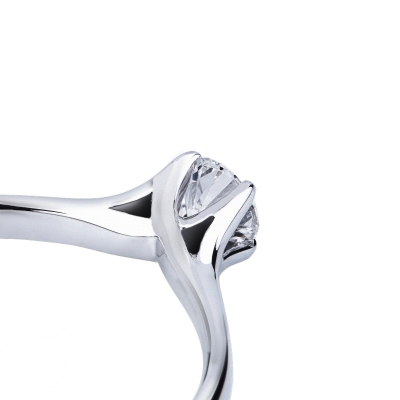 Solitaire ring 4 claw with a 0,30 ct diamond 