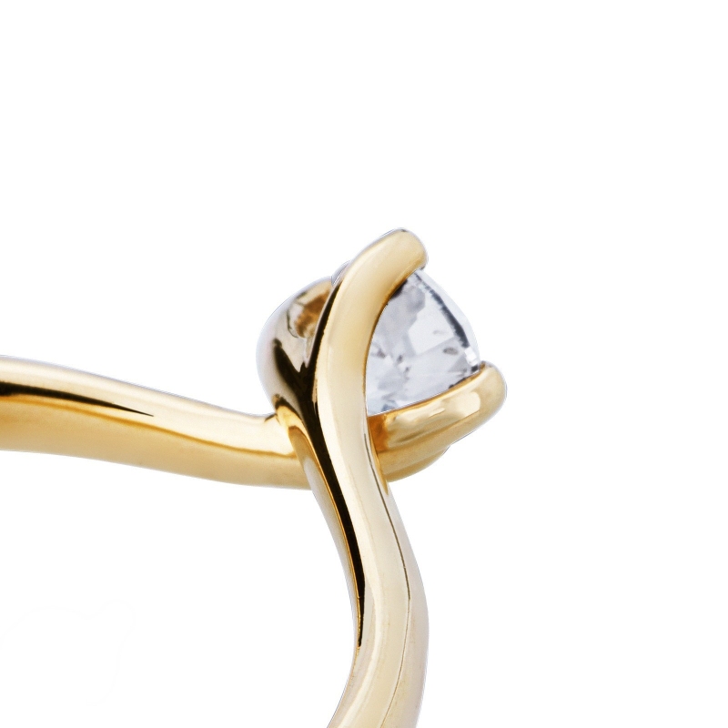 4 claw solitaire diamond 0,30 ct ring in yellow gold 18k