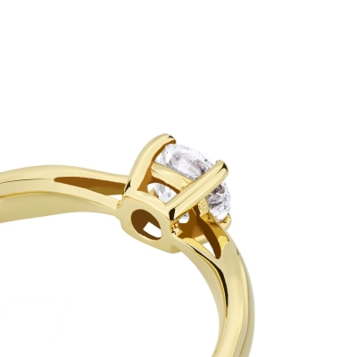 Yellow gold 18k ring with 0,50 ct diamonds 