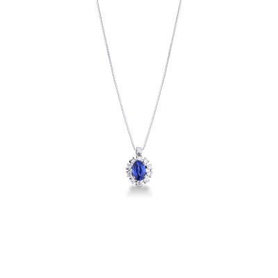 Necklace with pendand, a oval cut sapphire and diamonds