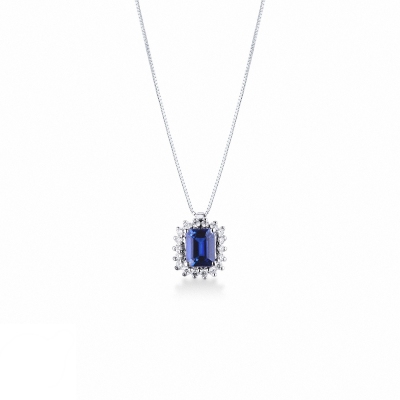 Necklace with pendant, central emerald cut blue sapphire cowned by diamonds