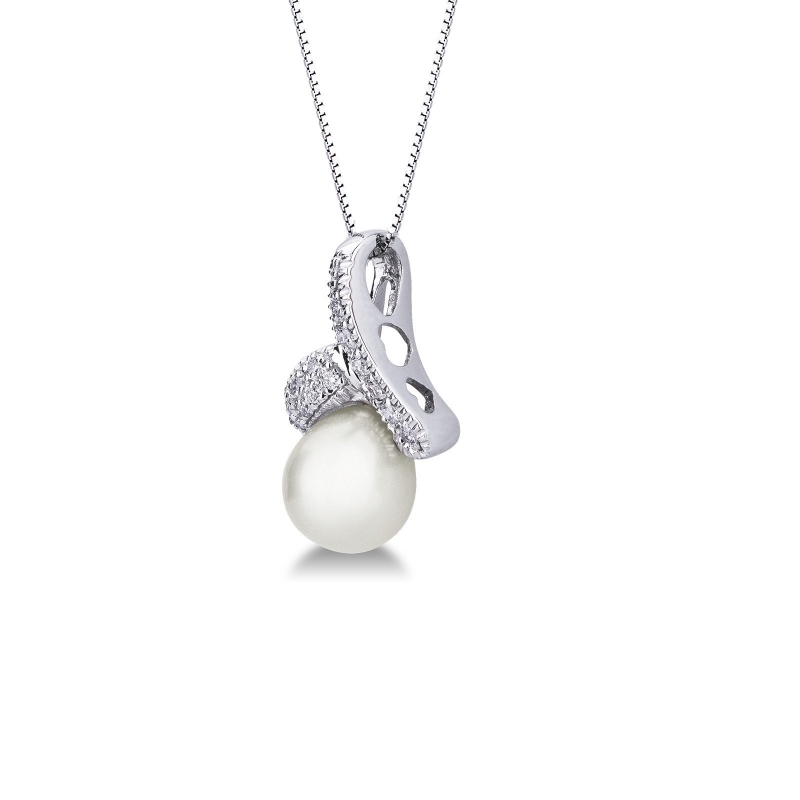 18k white gold necklace with pearl and diamonds