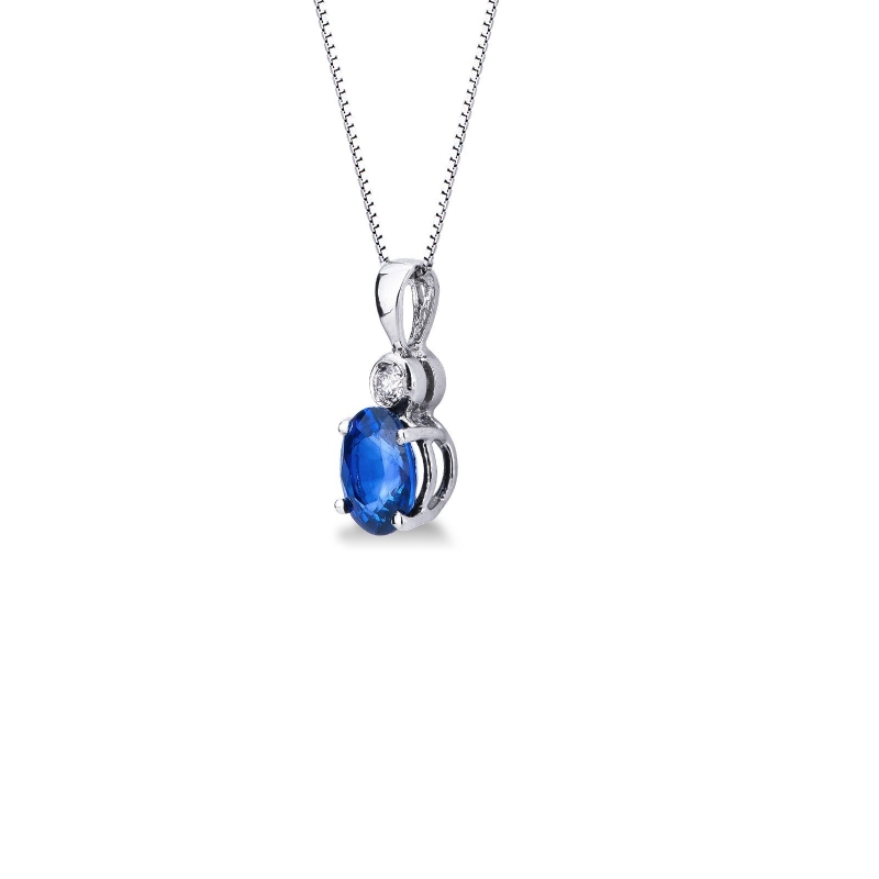 White gold 18k necklace with oval sapphire and diamond