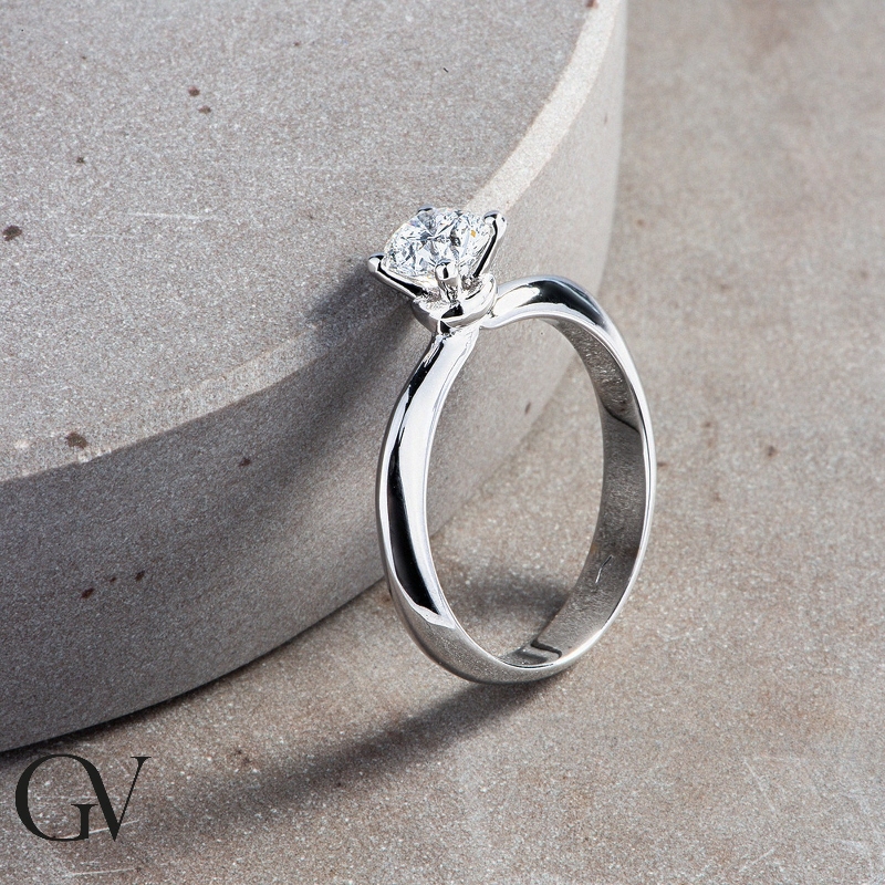 Anello solitario in oro bianco 18k con diamante da 0,70 ct 