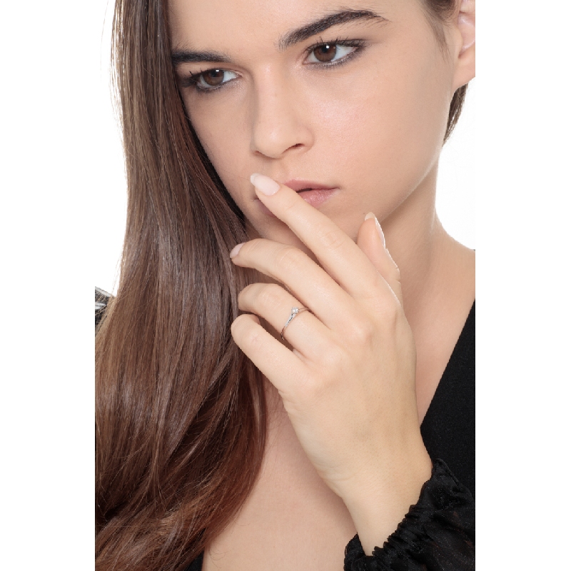 Solitario lineare rombo a 4 punte in oro bianco 18k con Diamante ct. 0,15