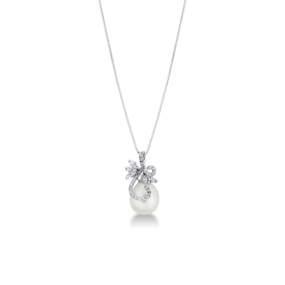 18k white gold necklace with pearl pendant and diamonds