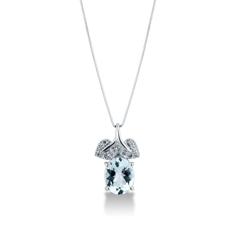 Aquamarine pendant with 2 diamond leaves