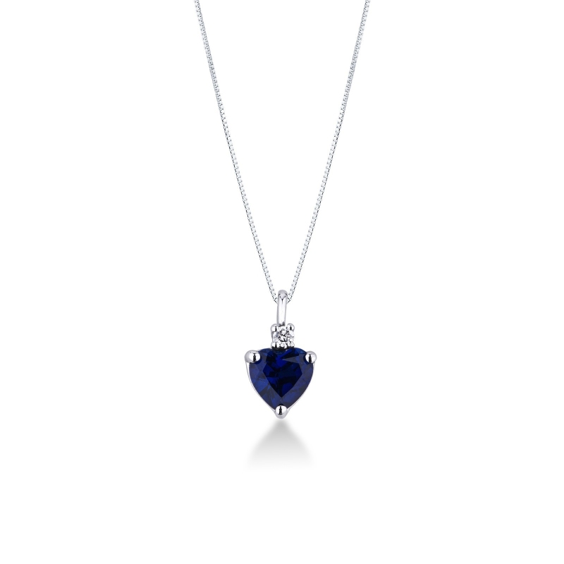 Collana con ciondolo a cuore in zaffiro blu e diamante