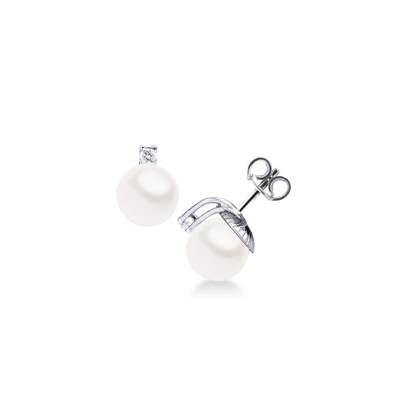 Orecchini in oro bianco 18k con Perla e un diamante a lato.