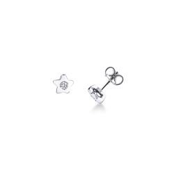 18k white gold star earrings with round cut diamond