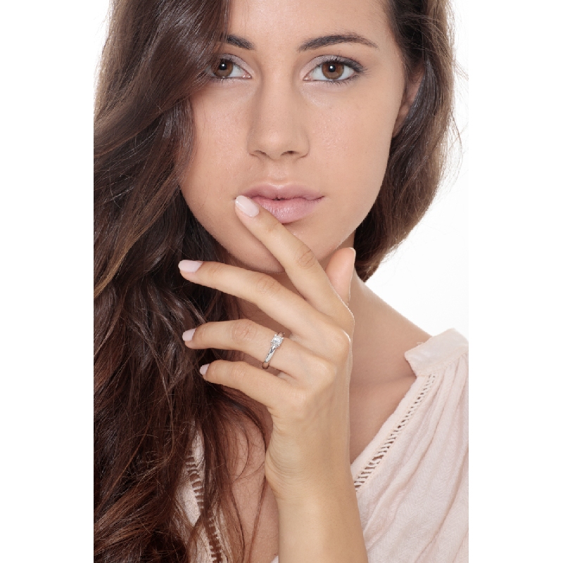 Anello Solitario Legame diamante 0,40 ct in Oro Bianco