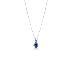 Sapphire pendant with 2 diamonds