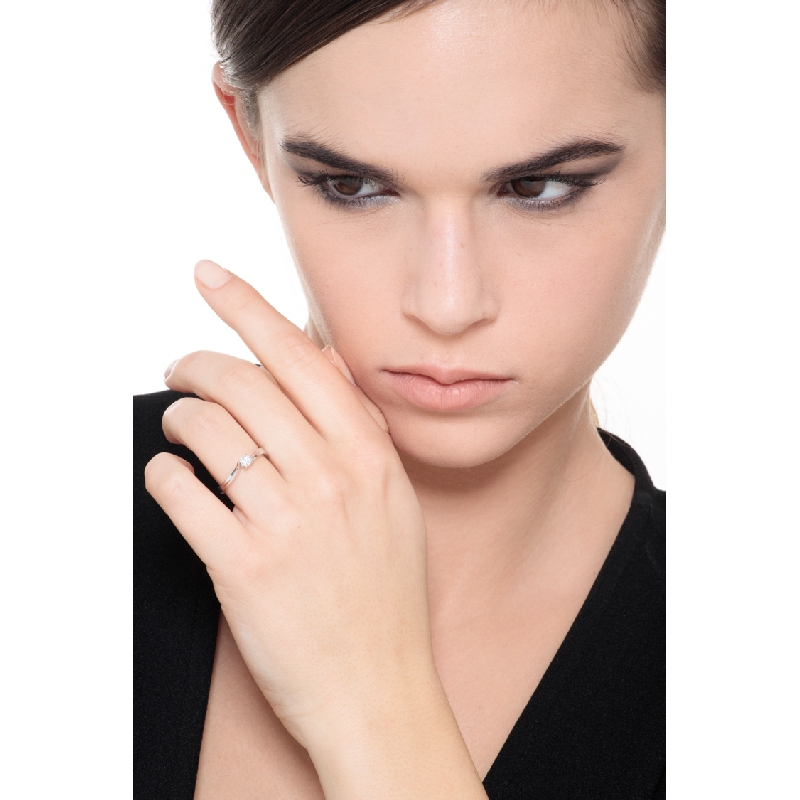 Solitario Valentino a 4 griffe in oro bianco 18k con Diamante ct. 0,20