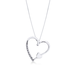 Shiny heart pendant with diamonds