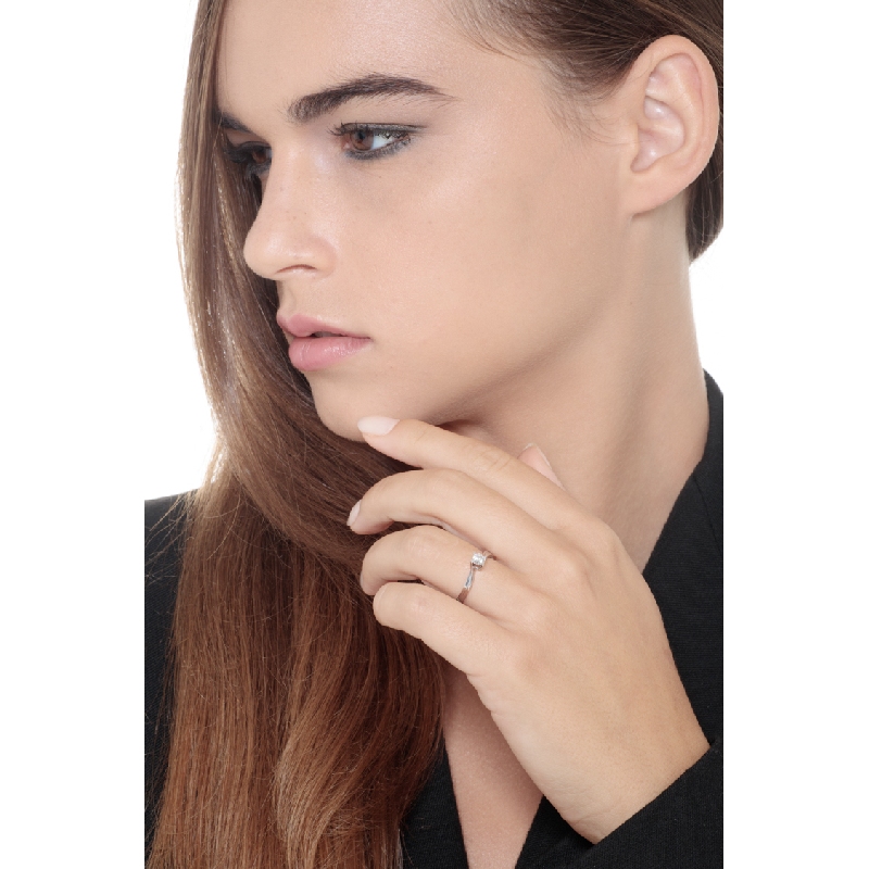 Solitario griffe a 4 griffe in oro bianco 18k con Diamante ct. 0,30