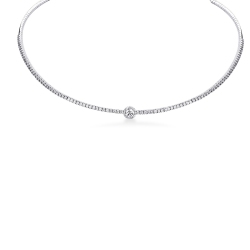 Tennis necklace with central diamond